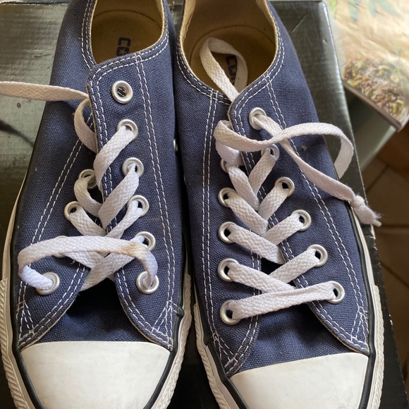 Converses - Picture 2 of 2
